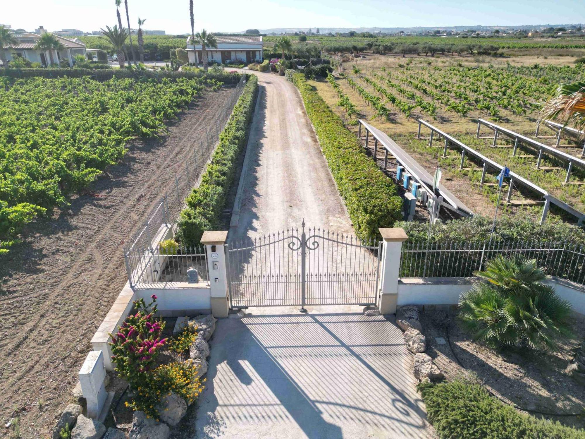 Borgo Della Luna Birgi Vecchi Luaran gambar